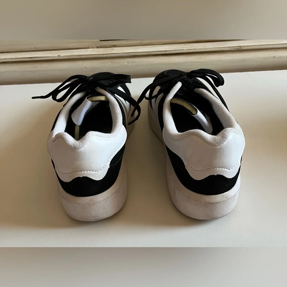 New Balance CT302 Athletic Shoe - Black & White Men’s 8 Women’s 9.5 Sneakers